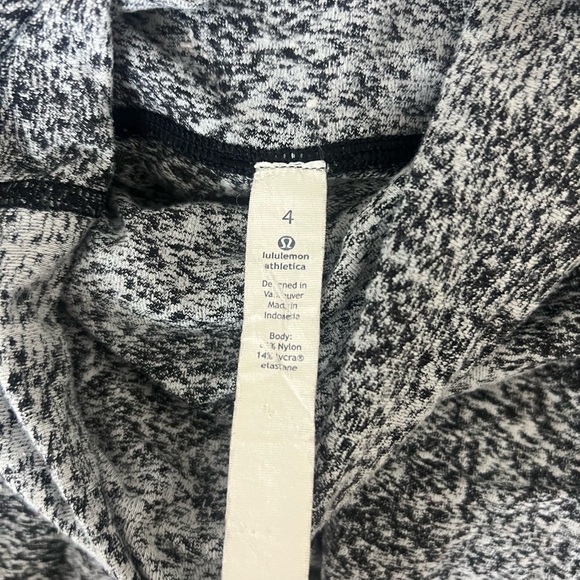 lululemon size 4 leggings - Picture 2 of 3